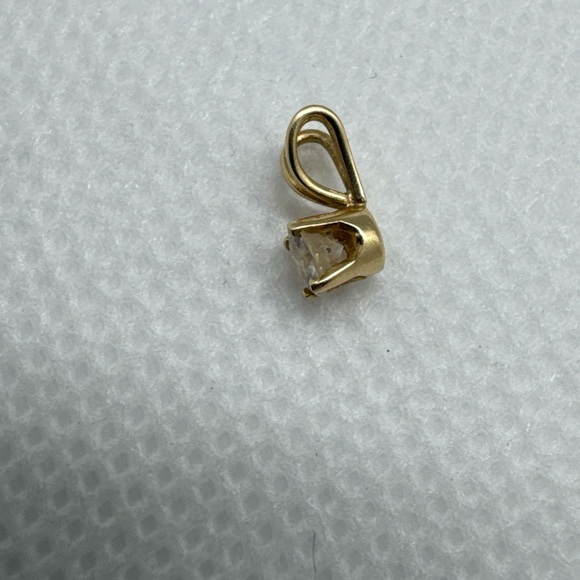 14k Yellow Gold Diamond Solitaire Pendant Round 4 Prong, 0.15 TCW, 0.24g - Picture 8 of 15